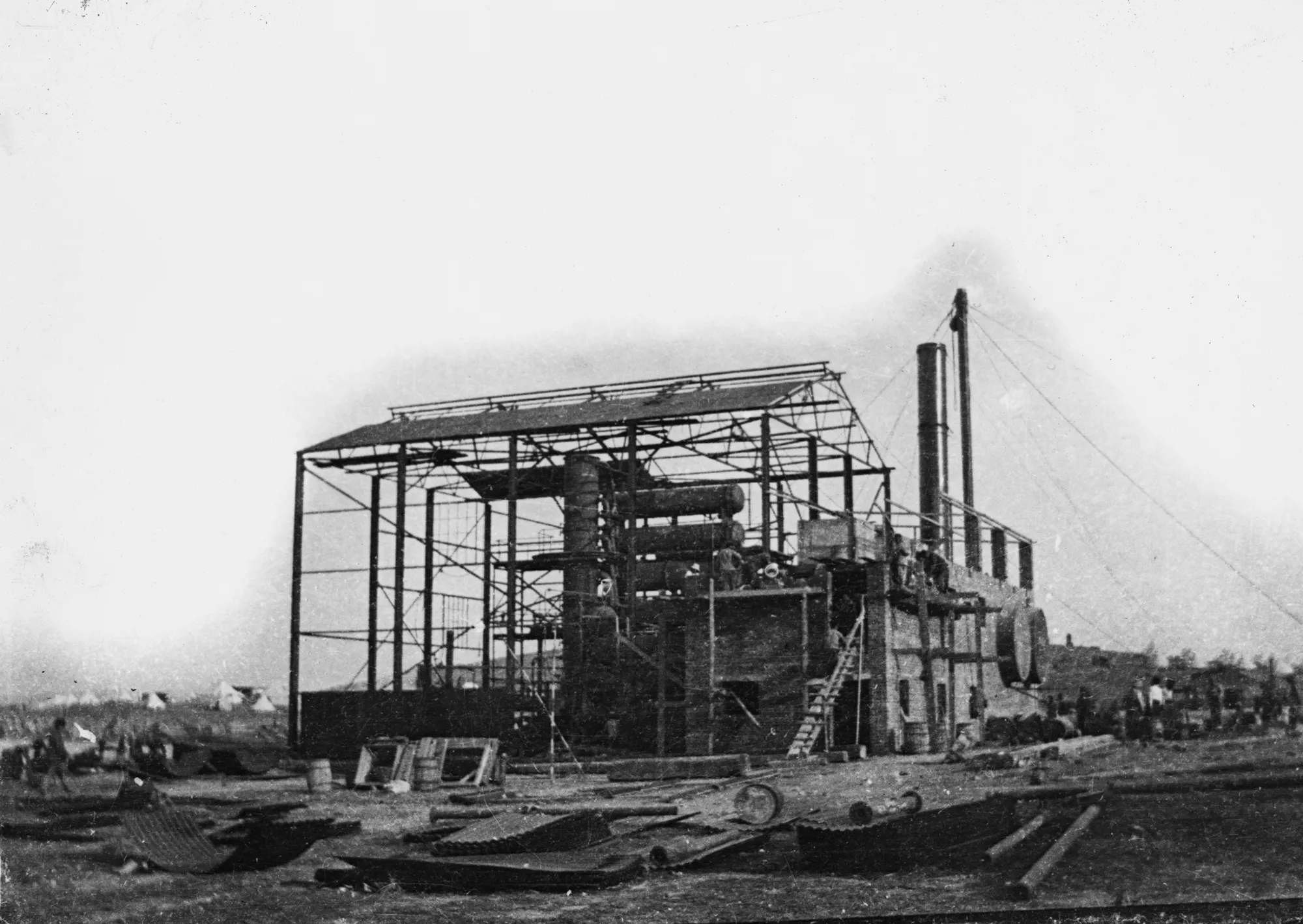 The large water-condensing plant during its construction, established to ease the freshwater shortage. 